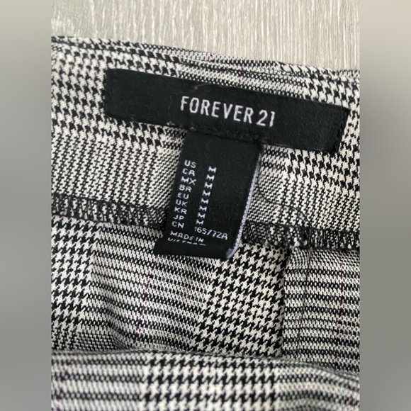 Adorable plaid forever 21 skirt - Picture 4 of 4